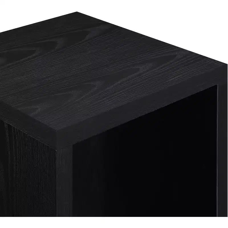 Table d'appoint minimaliste avec plateau spacieux et étagère inférieure, design épuré et finition grain de bois durable pour la décoration intérieure