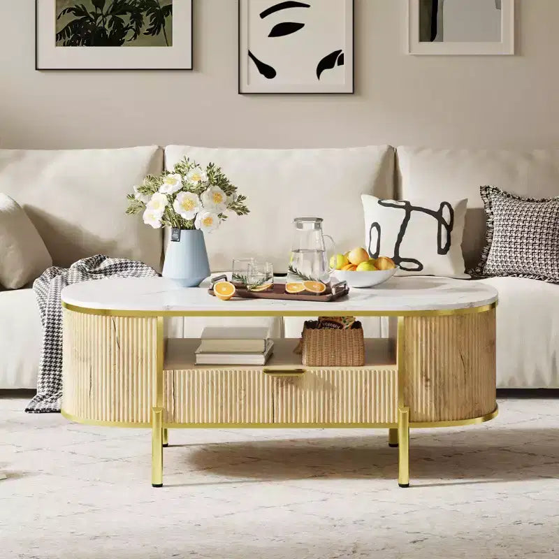 Table basse cannelée moderne, ovale 122 cm avec tiroir, plateau en faux marbre et accents métalliques dorés