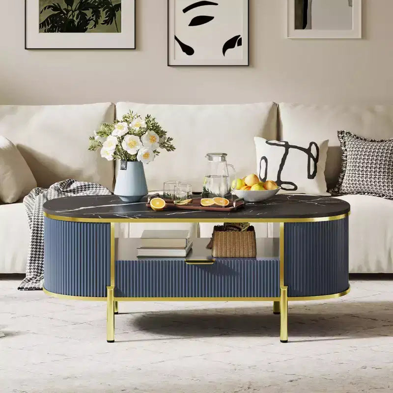 Table basse cannelée moderne, ovale 122 cm avec tiroir, plateau en faux marbre et accents métalliques dorés