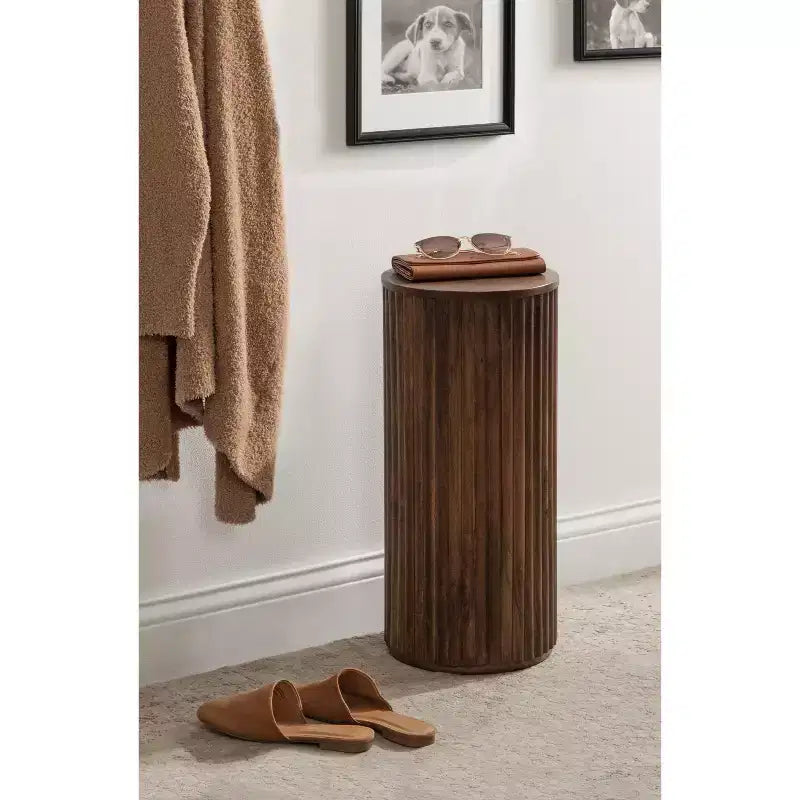 Table d'appoint cannelée en bois