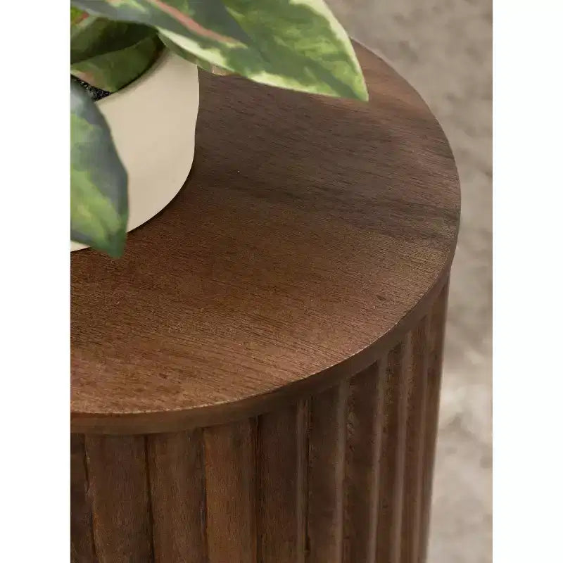 Table d'appoint cannelée en bois