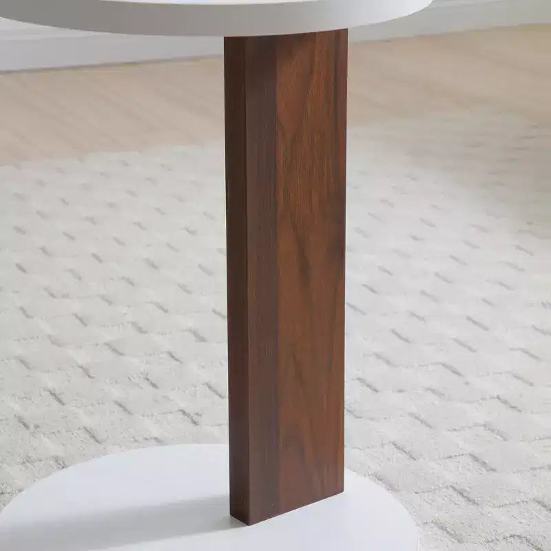 Table d'appoint en bois manufacturé en forme de C