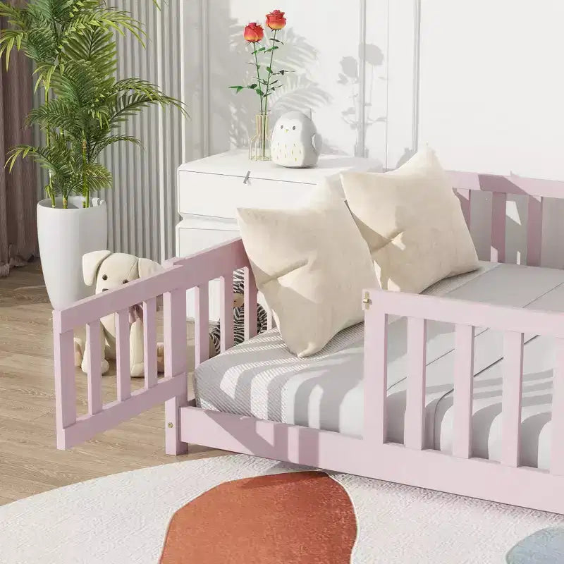 Lit plateforme au sol complet avec clôture et porte, cadre de lit plateforme en bois massif pour enfants