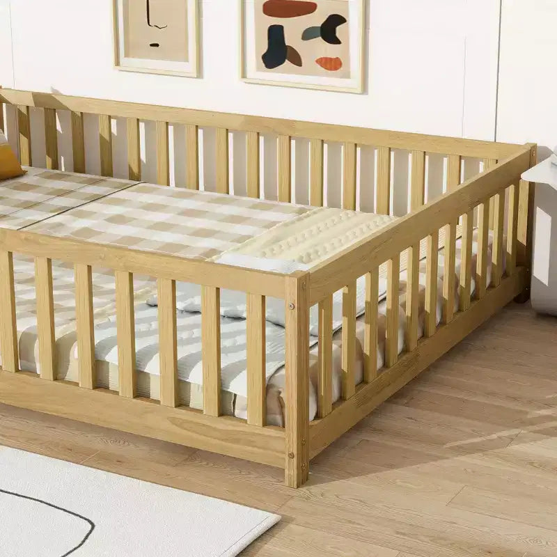 Lit plateforme au sol complet avec clôture et porte, cadre de lit plateforme en bois massif pour enfants