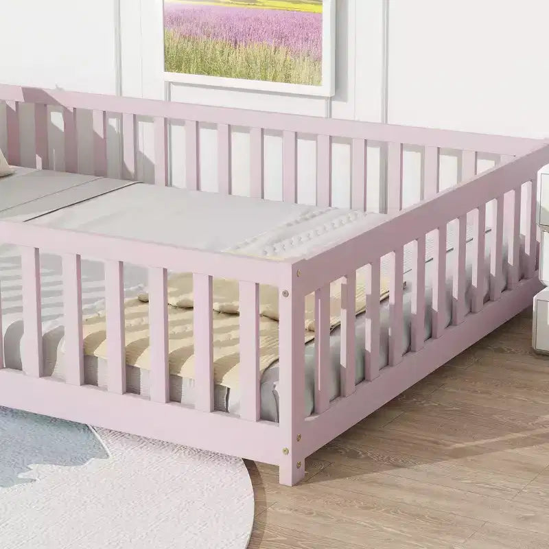 Lit plateforme au sol complet avec clôture et porte, cadre de lit plateforme en bois massif pour enfants