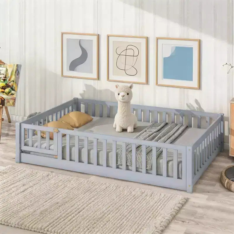 Lit plateforme au sol complet avec clôture et porte, cadre de lit plateforme en bois massif pour enfants