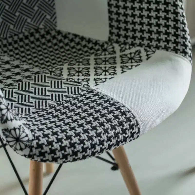 Fauteuil de style Mid-Century Modern en tissu avec pieds en bois de hêtre